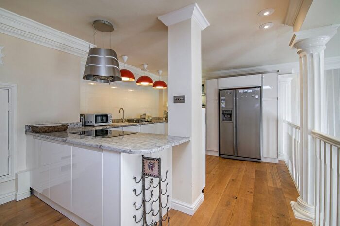 3 Bedroom Flat For Sale In Beaufort Arms Court, Monmouth, Monmouthshire, NP25