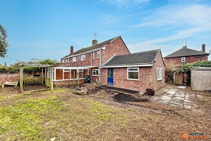 3 Bedroom Semi Detached House For Sale In Lindsey Close, Walton, Peterborough, PE4