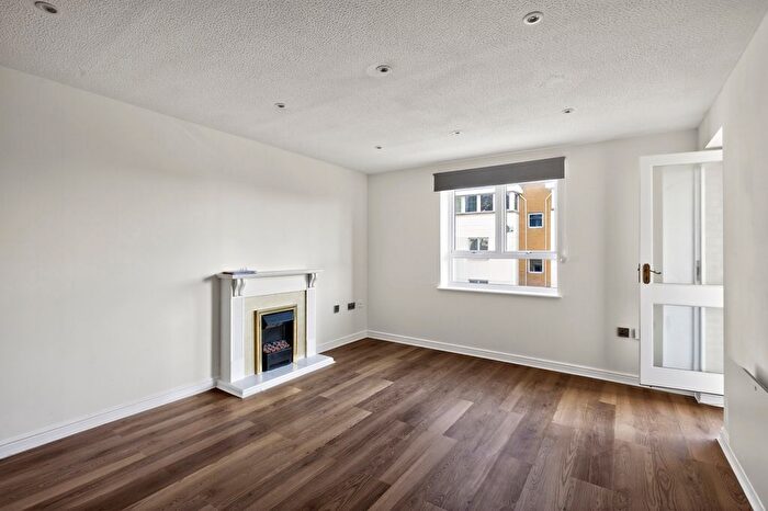 2 Bedroom Flat To Rent In Pier Way, London, SE28