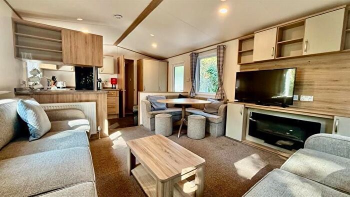 3 Bedroom Mobile/park Home For Sale In Southampton Rd, Fordingbridge, SP6