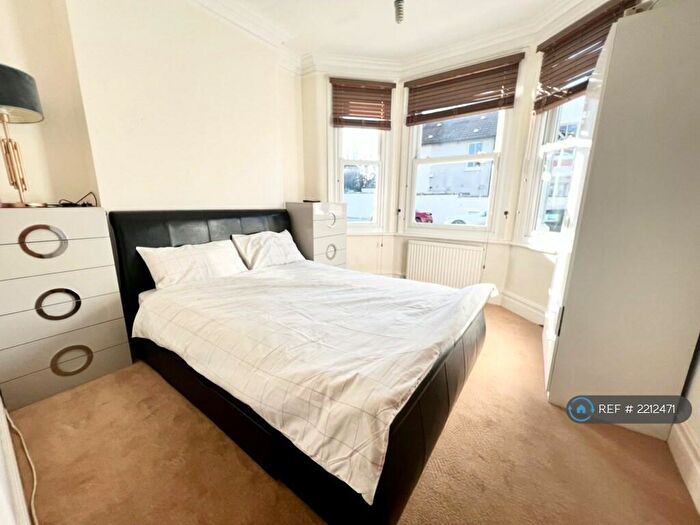 2 Bedroom Flat To Rent In Melrose Avenue, London, NW2