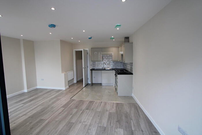 1 Bedroom Flat To Rent In London Road, Mitcham, Merton, CR4