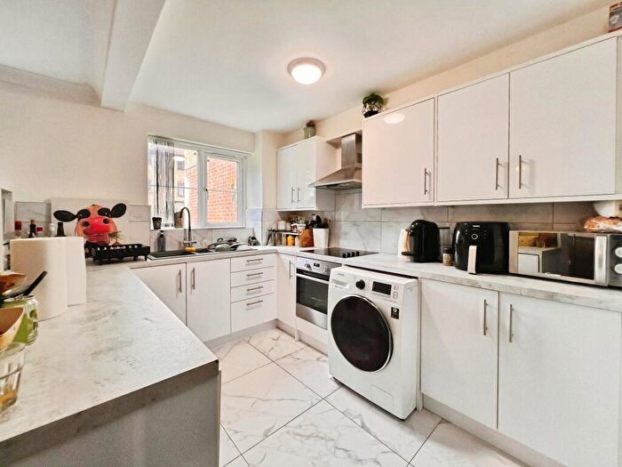 1 Bedroom Flat To Rent In Conway Gardens, Grays, RM17