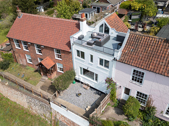 3 Bedroom Town House For Sale In Cliff Cottages, Beccles, NR34