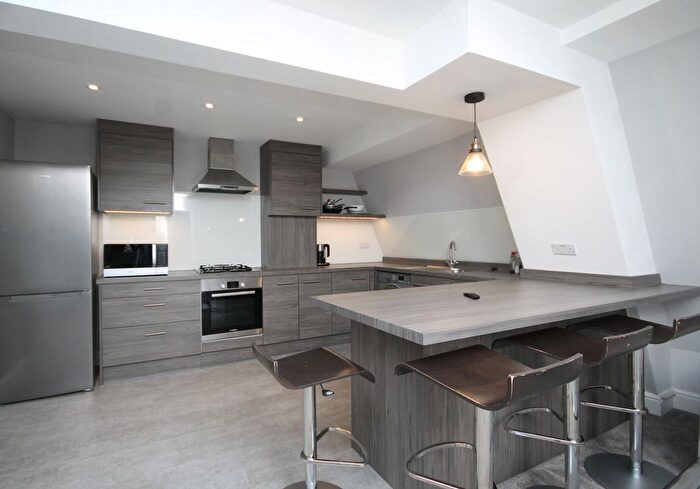 2 Bedroom Flat To Rent In Camden Road, Islington, N7