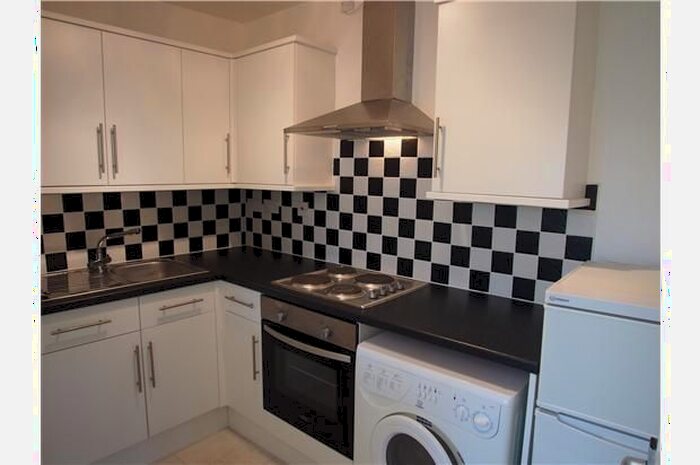 2 Bedroom Flat To Rent In Abbeydale Mount, Leeds, LS5