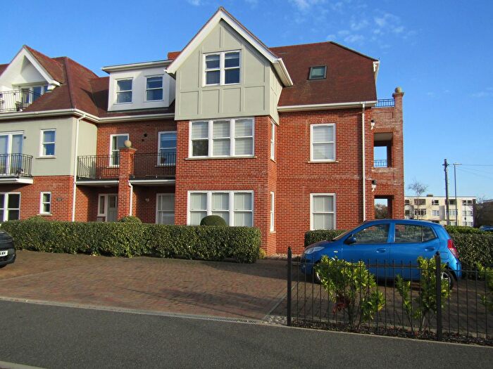 2 Bedroom Flat To Rent In Harold Grove, Frinton-On-Sea, CO13