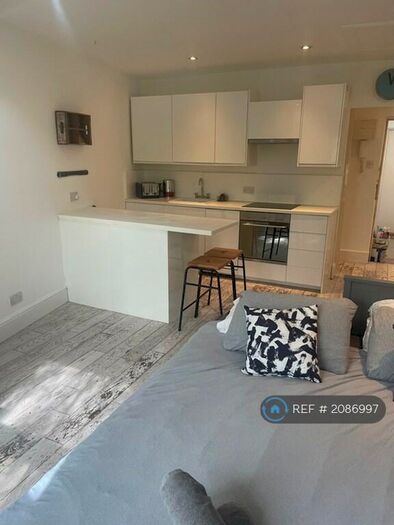 Studio To Rent In Cecilia Road, London, E8