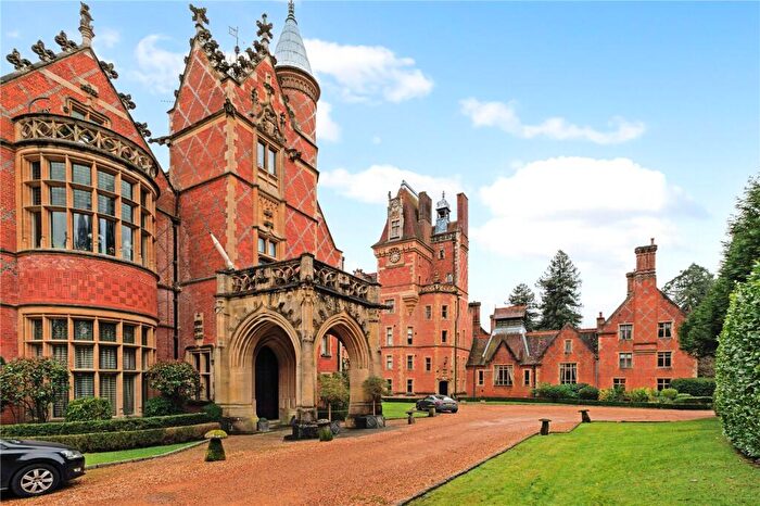 4 Bedroom Duplex For Sale In Kingwood, Henley-on-Thames, Oxfordshire, RG9