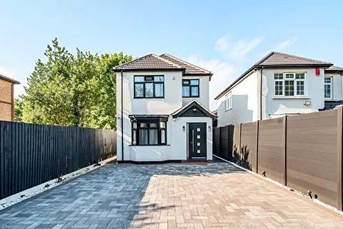 4 Bedroom Detached Bungalow For Sale In Bath Road, Slough, SL1