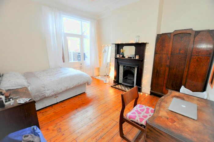 4 Bedroom Maisonette To Rent In Lyndhurst Avenue, Jesmond, Newcastle Upon Tyne NE2