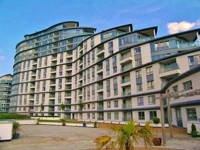 2 Bedroom Flat To Rent In Station Approach, Woking GU22