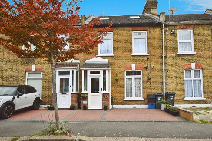 4 Bedroom Terraced House For Sale In Westbury Road, Ilford, IG1
