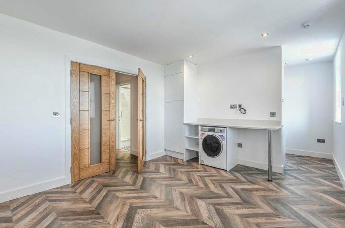 1 Bedroom Flat To Rent In - London Road, Camberley, GU15