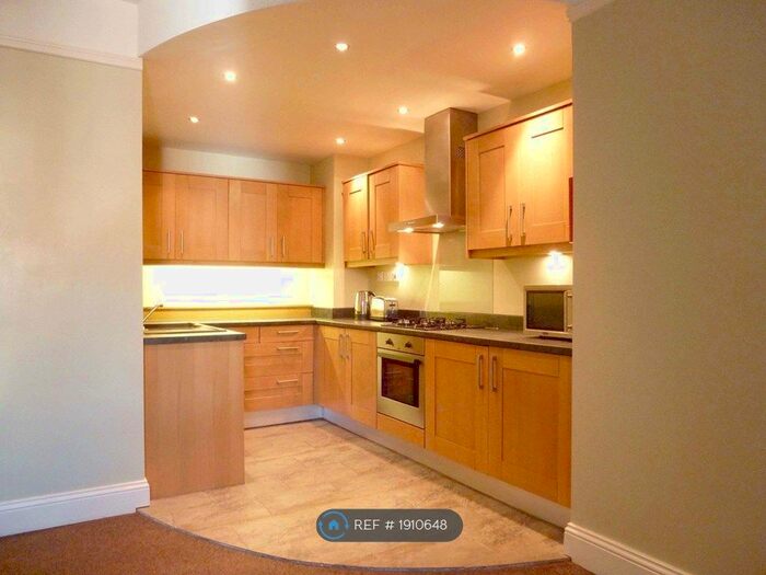 3 Bedroom Flat To Rent In West Jesmond, Newcastle Upon Tyne, NE2