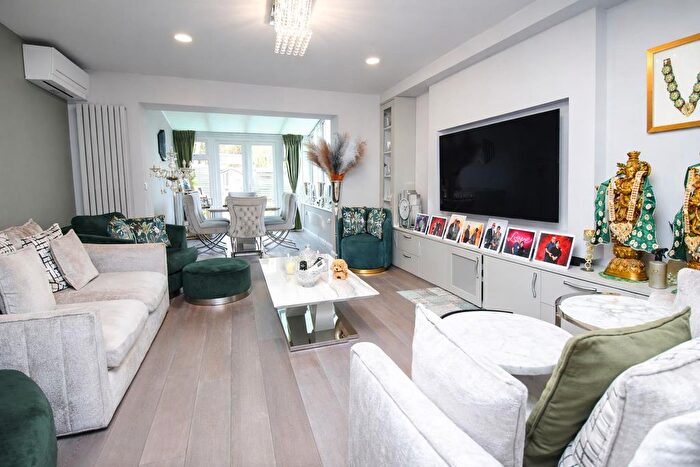 3 Bedroom Town House For Sale In Aurora Close, Garston, Watford, WD25