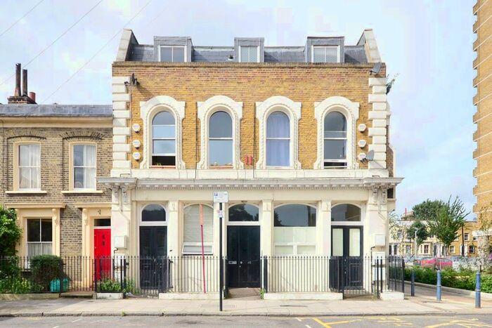 3 Bedroom Flat To Rent In Hewlett Road, Victoria Park, London, E3