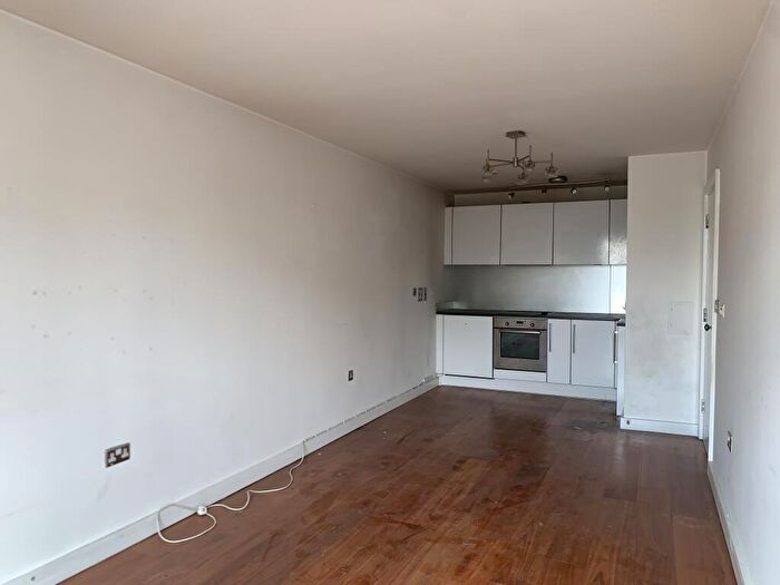 1 Bedroom Flat For Sale In Flat, High Street, Slough, Buckinghamshire, SL1