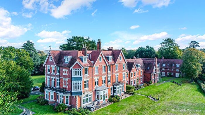 2 Bedroom Flat For Sale In Coopers Hill Road, Nutfield, RH1