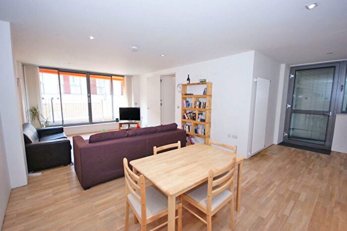 3 Bedroom Flat To Rent In Plumbers Row, London, E1