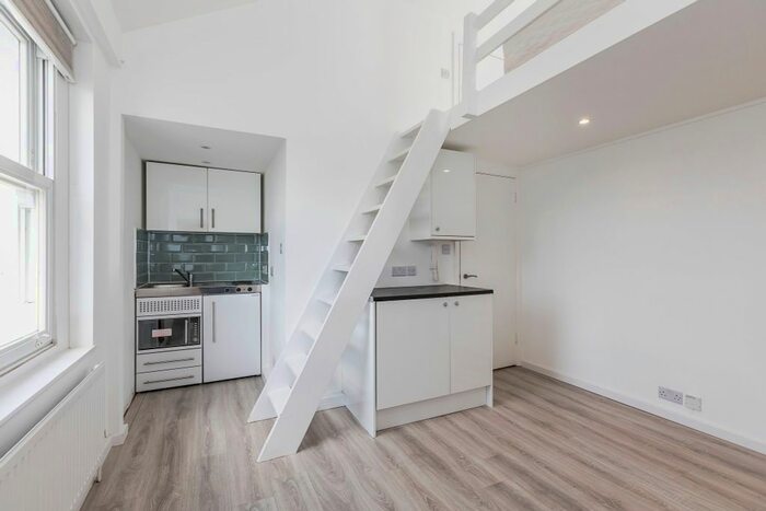 Studio To Rent In Camden Road, London, N7