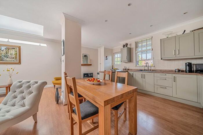 2 Bedroom Apartment For Sale In Duck Lane, Green Court Duck Lane, GU29