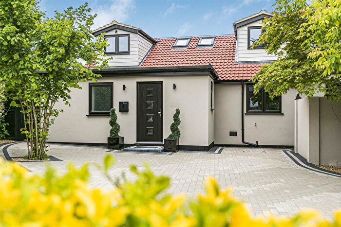 4 Bedroom Detached House For Sale In Warren Way, Digswell, AL6