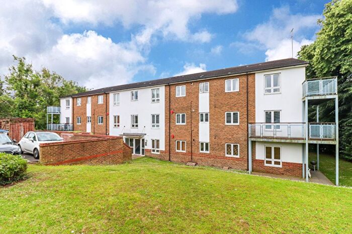 2 Bedroom Flat To Rent In Rickmansworth Road, Metropolitan Place, WD18