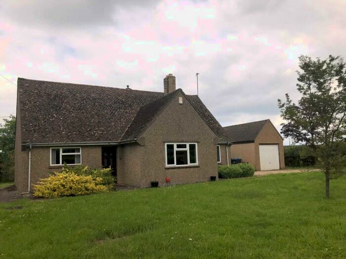 3 Bedroom Bungalow To Rent In Bampton, OX18