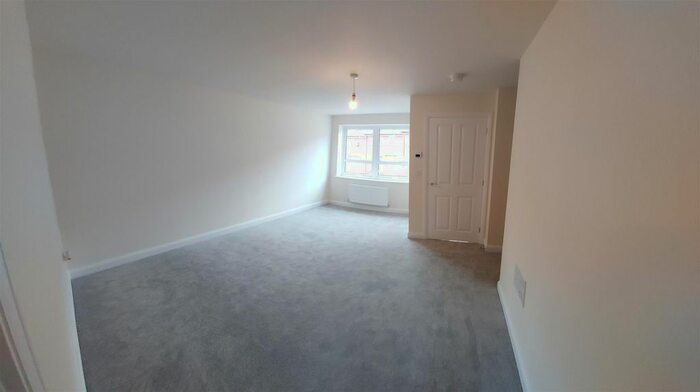 3 Bedroom Property To Rent In Loveridge Drive, Alphington, Exeter, EX2