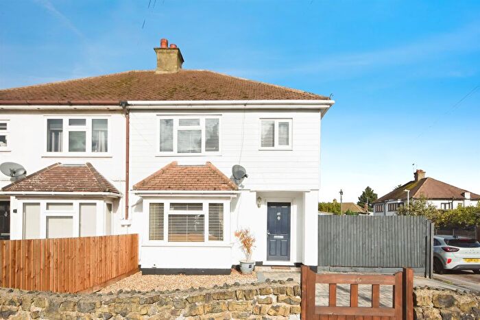3 Bedroom Semi-Detached House For Sale In Loftin Way, Moulsham Lodge, Chelmsford, CM2