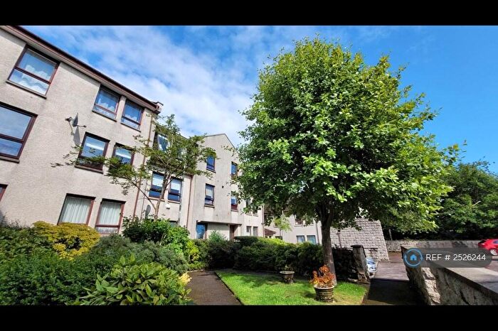 3 Bedroom Flat To Rent In Craigie Loanings, Aberdeen, AB25
