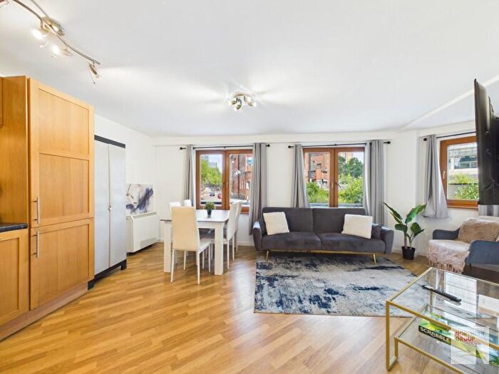 2 Bedroom Apartment To Rent In Parkers Apartments :: Noma, M4