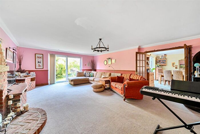 4 Bedroom Detached House For Sale In Arundel Road, Cliffsend, Ramsgate, CT12