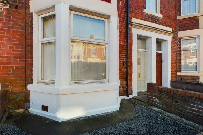 2 Bedroom Flat To Rent In Warton Terrace, Heaton, Newcastle Upon Tyne, NE6