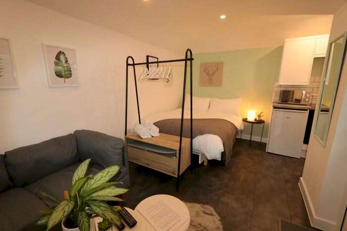 Studio To Rent In Clevedon Road, Portishead, Bristol, BS20