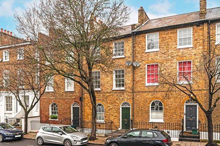 3 Bedroom Flat For Sale In Offord Road, Islington, N1