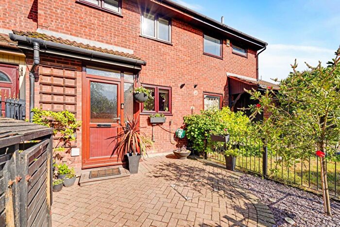 2 Bedroom Semi Detached House For Sale In Fleetwood Close, London, E16