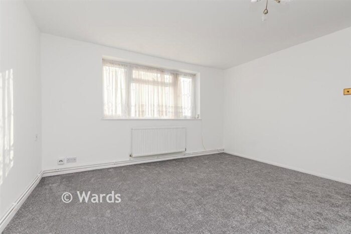 2 Bedroom Flat For Sale In Milton Road, Swanscombe, Kent, DA10