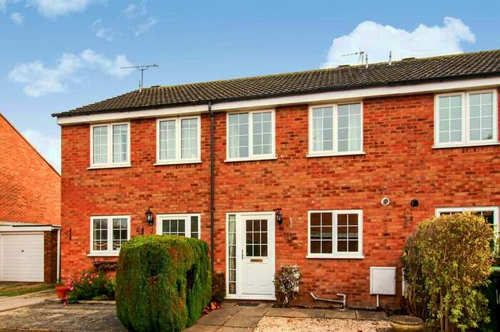 2 Bedroom Terraced House To Rent In Wincote Close, Kenilworth, CV8