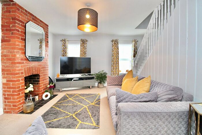 1 Bedroom Flat For Sale In South Street, Pennington, Lymington, SO41