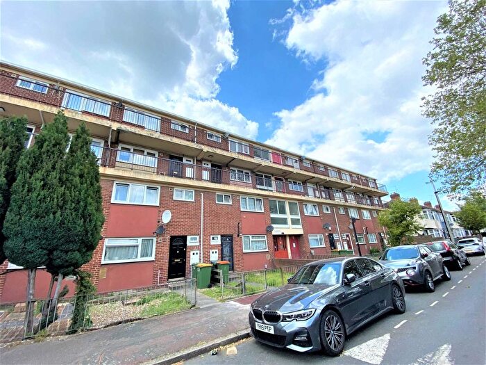 2 Bedroom Maisonette To Rent In Throckmorton Road, Canning Town, E16