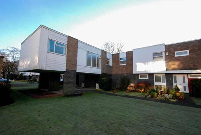 3 Bedroom Maisonette To Rent In Ferndene Court, Gosforth, NE3