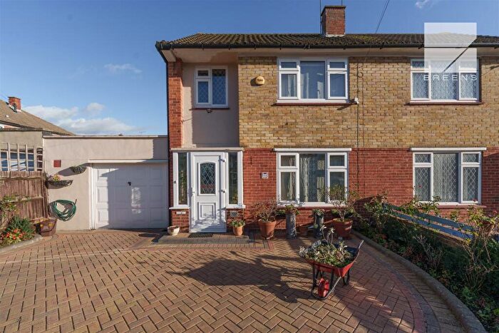 4 Bedroom House For Sale In The Bramblings, London, E4