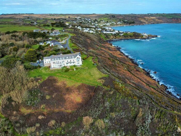 3 Bedroom Flat For Sale In Three Bed Top Floor Holiday Apartment, Coverack, TR12