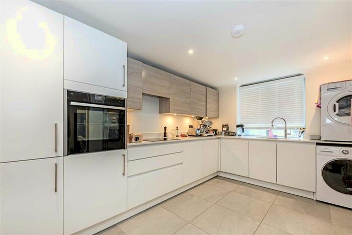 5 Bedroom Property To Rent In High Street, Hampton Wick, Kingston Upon Thames, KT1