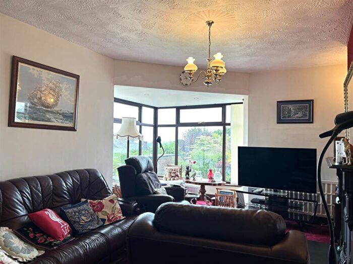 2 Bedroom Detached Bungalow For Sale In Heol Maelor, Coedpoeth, Wrexham, LL11