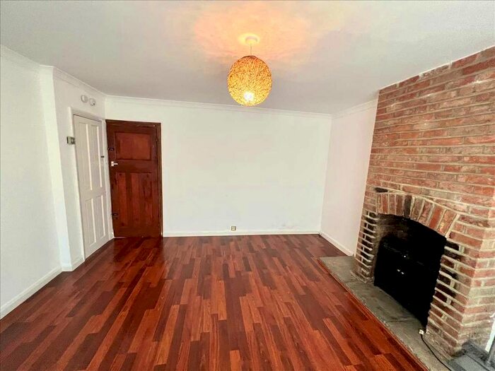 3 Bedroom Semi-Detached House To Rent In Salisbury Avenue, Slough, SL2