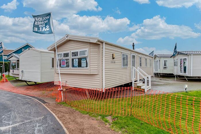 3 Bedroom Park Home For Sale In Coast Road, Corton, NR32