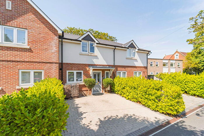 3 Bedroom Terraced House For Sale In Avenue Road, Christchurch, BH23